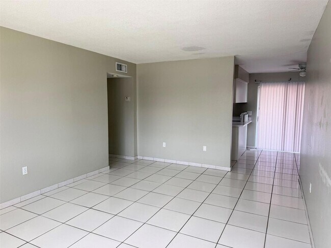 Foto del edificio - 5317 Curry Ford Rd