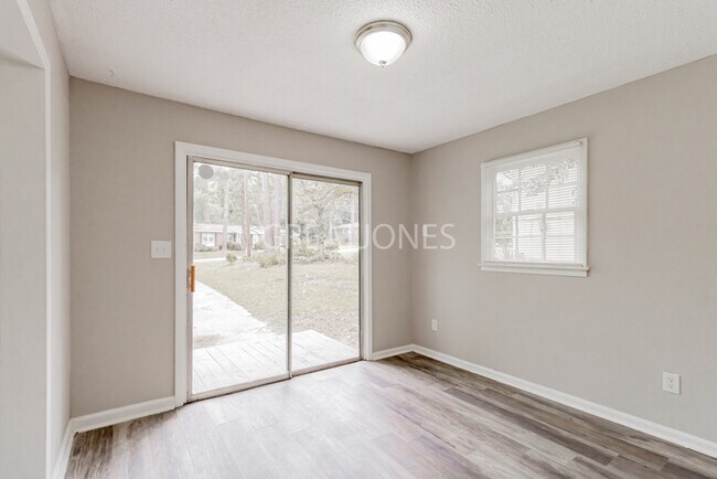 Building Photo - Charming 4 Bedroom in Macon!