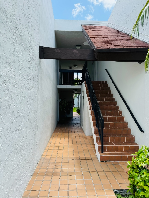 Foto del edificio - 421 NW 107th St