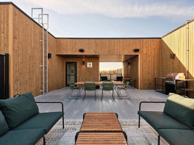 Building Photo - Champlain Village Urbain