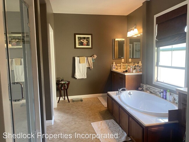 Building Photo - 4 br, 3 bath House - 2793 E Pacific Court