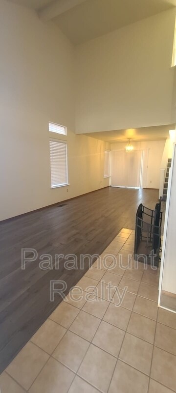 Foto del edificio - 320 Ridgecrest Cir