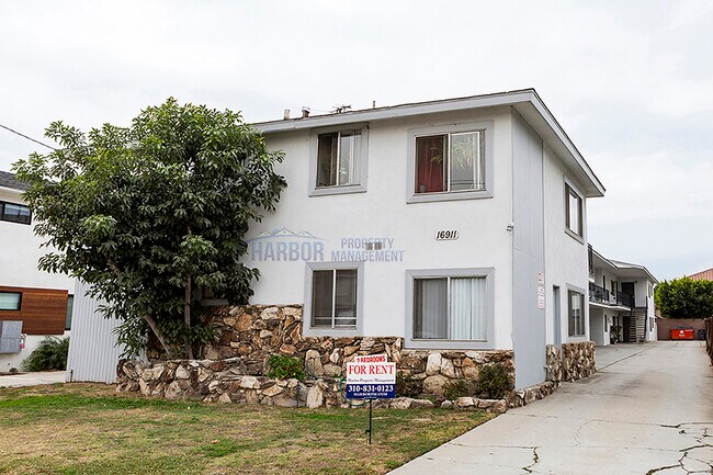 Foto del edificio - 16911 Yukon Ave