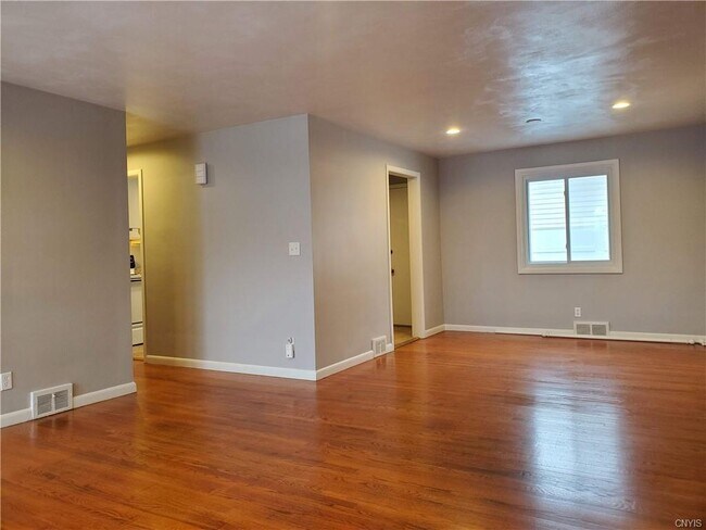 Foto del edificio - 1125 Salt Springs Rd