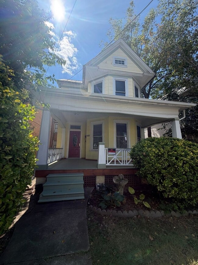 606 Elm Ave