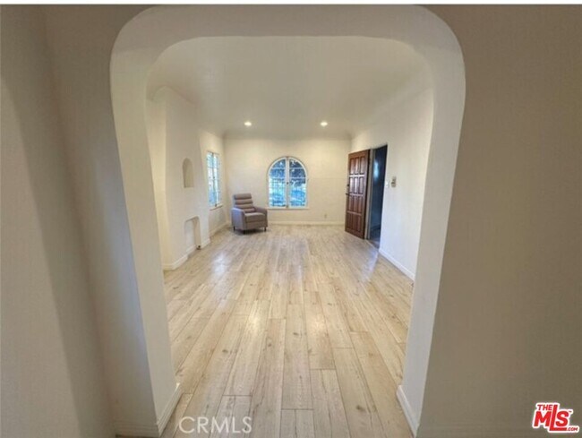 Foto del edificio - 221 S Tower Dr