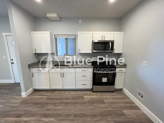 Foto del edificio - 1446 E 17th St