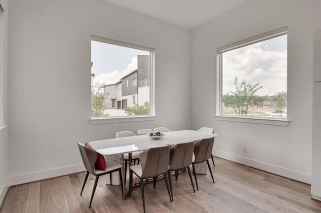 Foto del edificio - 9805 Finch Falls Ln