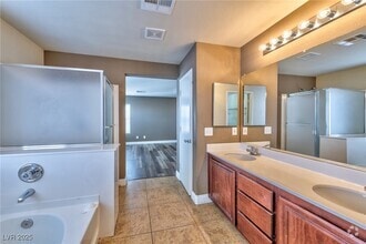 Building Photo - 5025 W Lone Wolf Ave