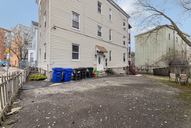 Building Photo - 6 Wise St