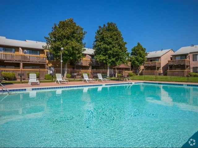 Piscina - Ascot Park Apartments