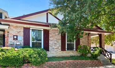 Building Photo - 5222 E Rolling Ridge Dr