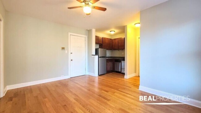 Foto del edificio - 0 bedroom in CHICAGO IL 60657
