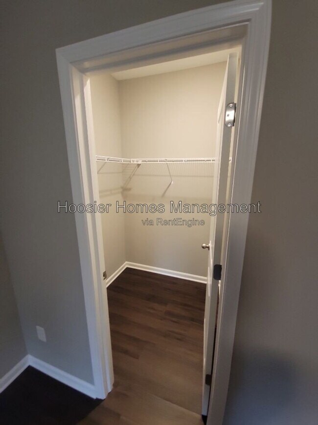 Foto del edificio - 5636 Brownstone Dr