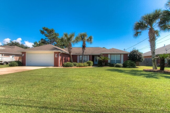 Building Photo - 4 Bedroom in Navarre!