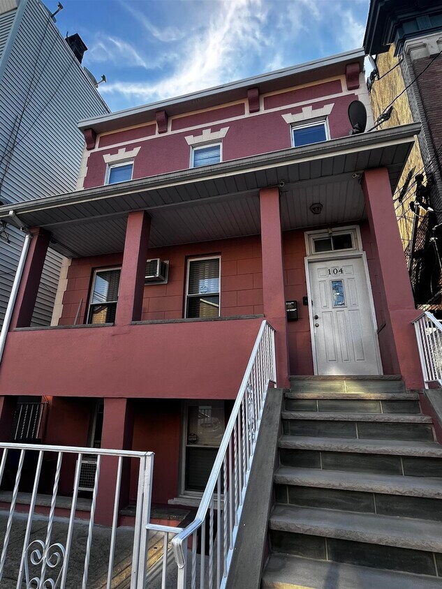 Primary Photo - 104 Sherman Ave