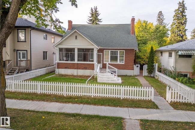 Building Photo - 11010-11081 81 Ave NW