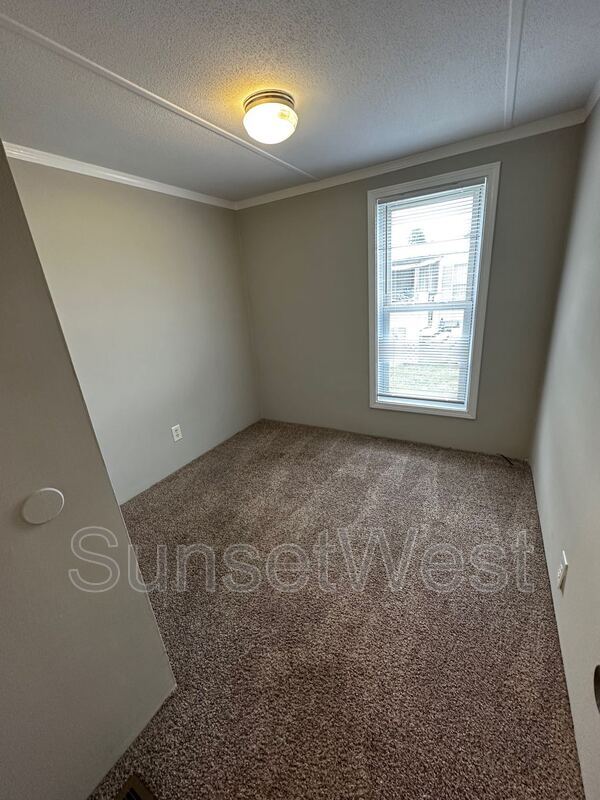Building Photo - 213 Thunder Rd