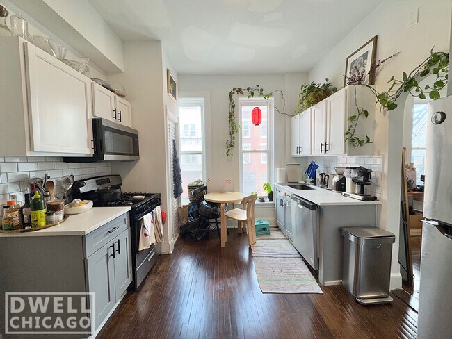 Building Photo - 1362 N Bosworth Ave