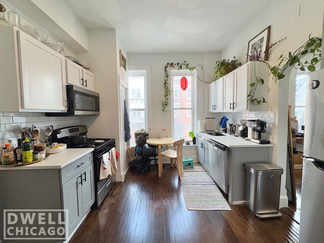 Building Photo - 1362 N Bosworth Ave