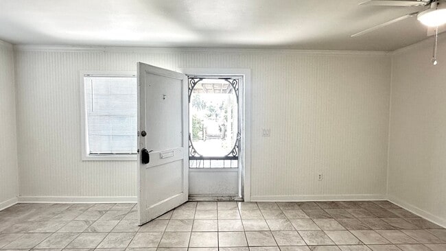 Building Photo - 1/2 Block  to the Beach & Main Beach Park!