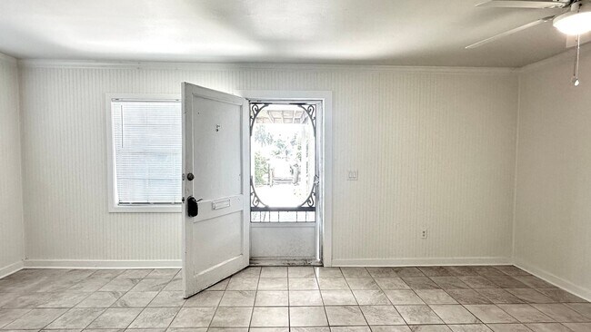 Foto del edificio - 1/2 Block  to the Beach & Main Beach Park!