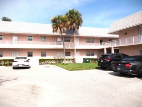 Building Photo - 18081 SE Country Club Dr