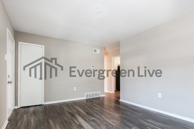 Foto del edificio - 5267 Broken Oak Dr