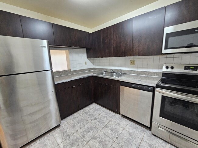 Building Photo - 8060 N Colony Cir