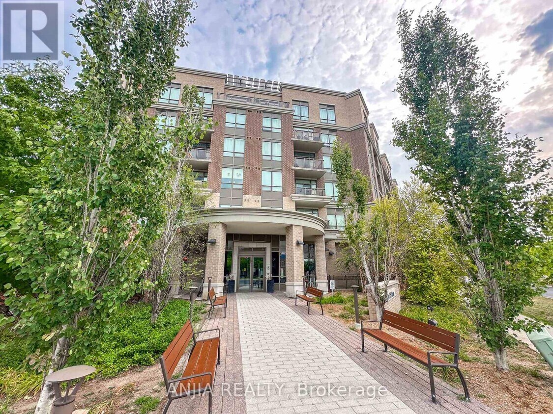 Photo principale - 540-540 Bur Oak Ave