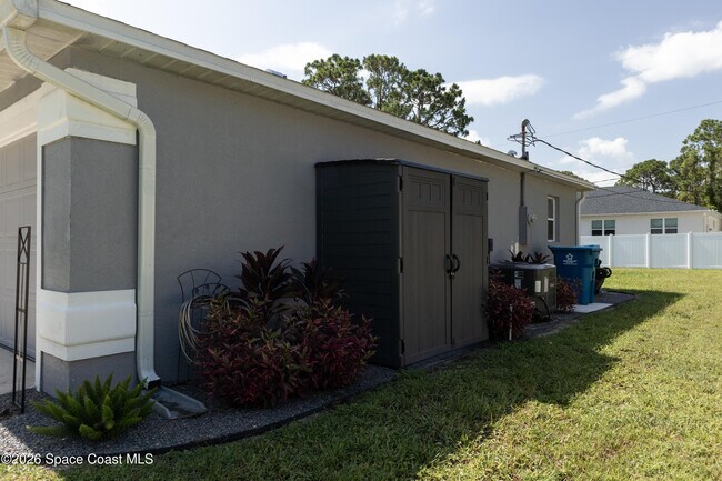 Building Photo - 1572 Holbrook Rd NW