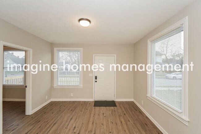Building Photo - 2036 Lexington Avenue