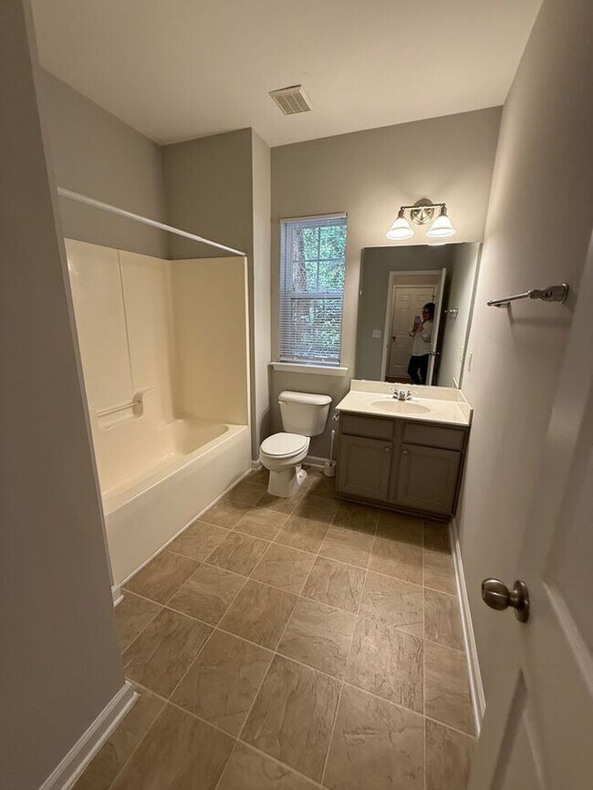 Foto del edificio - Prime Raleigh Location Near Crabtree & Downtown – Stunning 3BR Townhome