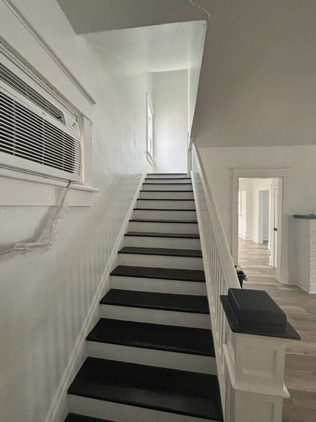 Foto del edificio - 1028 N West St