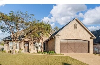 Building Photo - 13777 Winslow Ave