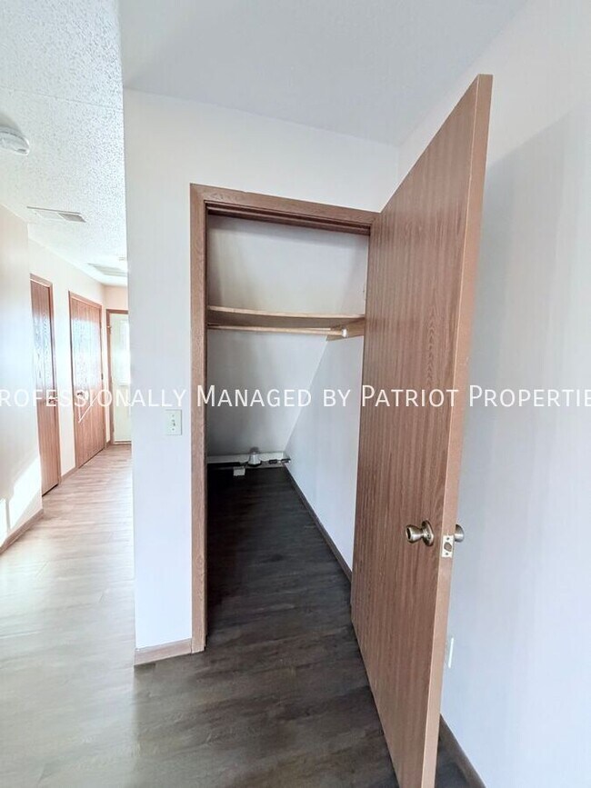 Foto del edificio - 222 E Veterans St