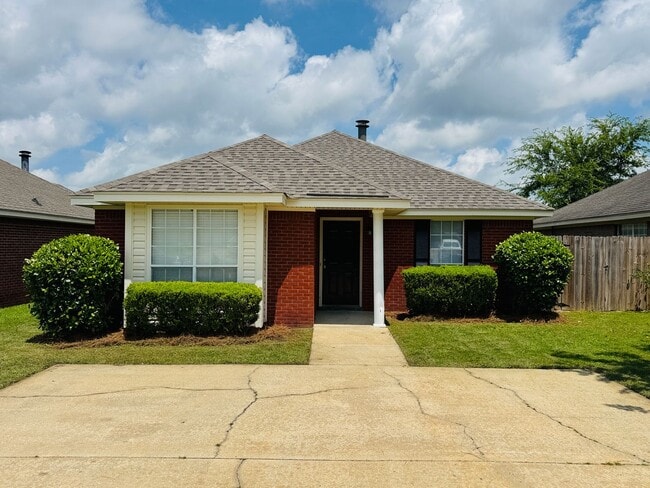 Building Photo - Your new home is just a putt away with thi...