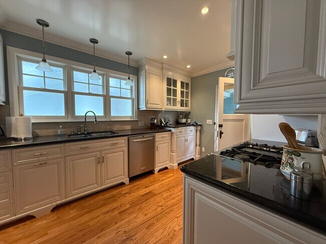 Foto del edificio - Great Seabright area 2/1 Fully Furnished Home