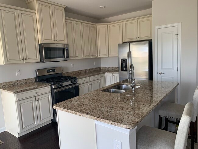 Foto del edificio - 127 Shady Creek Ln