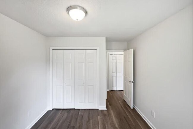 Foto del edificio - 6810 Ironwood Cir