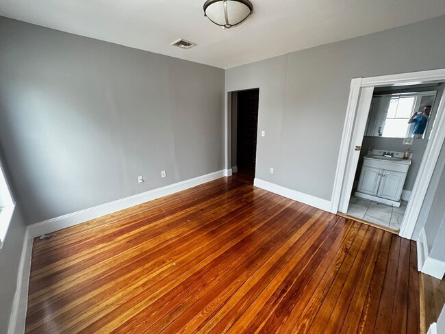 Building Photo - Spacious Renovated 4 Bedroom In Lower Allston