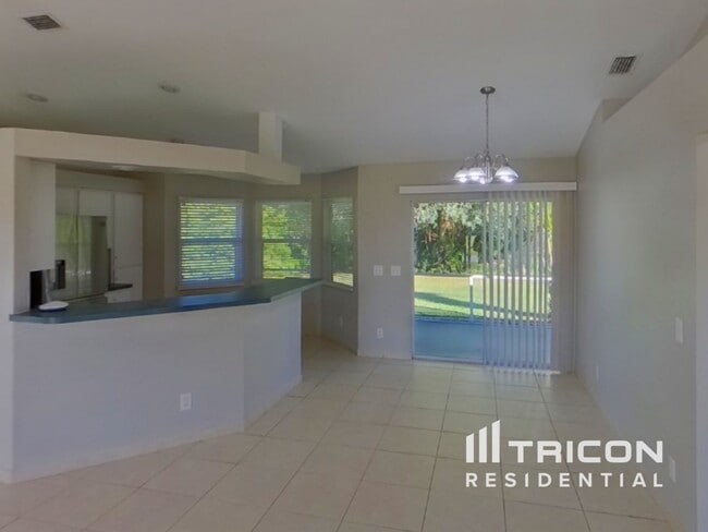 Building Photo - 25410 Rancagua Dr
