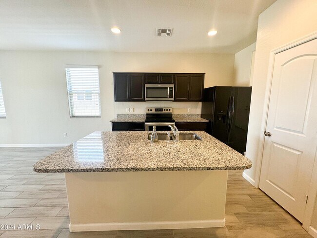 Foto del edificio - 17134 N Rosemont St