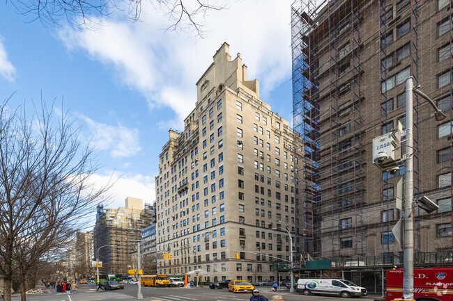 Foto del edificio - 1040-1044 Fifth Ave