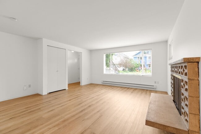 Building Photo - 6158