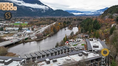 Building Photo - 1504 Scott Cres