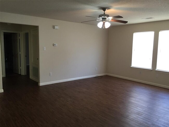 Building Photo - 605 Wades Way