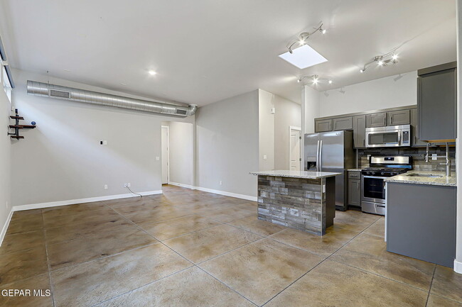 Building Photo - 14816 Tim Hardaway