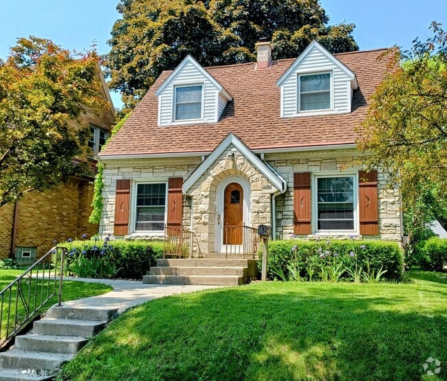 Building Photo - 3037 S 38th St