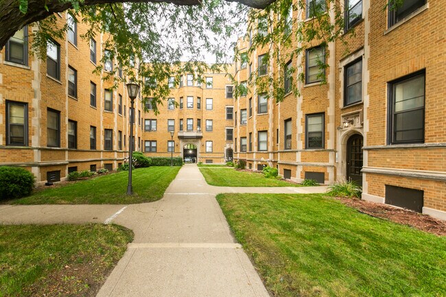Lakeside Grant Manor Apartments Chicago, IL